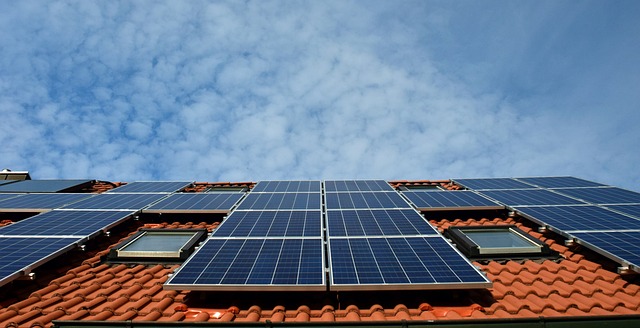 Geld besparen met zonnepanelen: zo kun je dit handig aanpakken